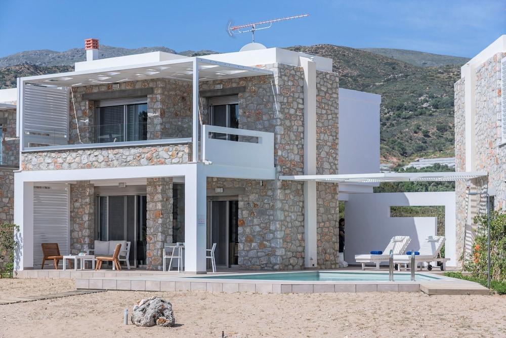 Cedar Bay Beachside Villas Palaiochora Exterior photo