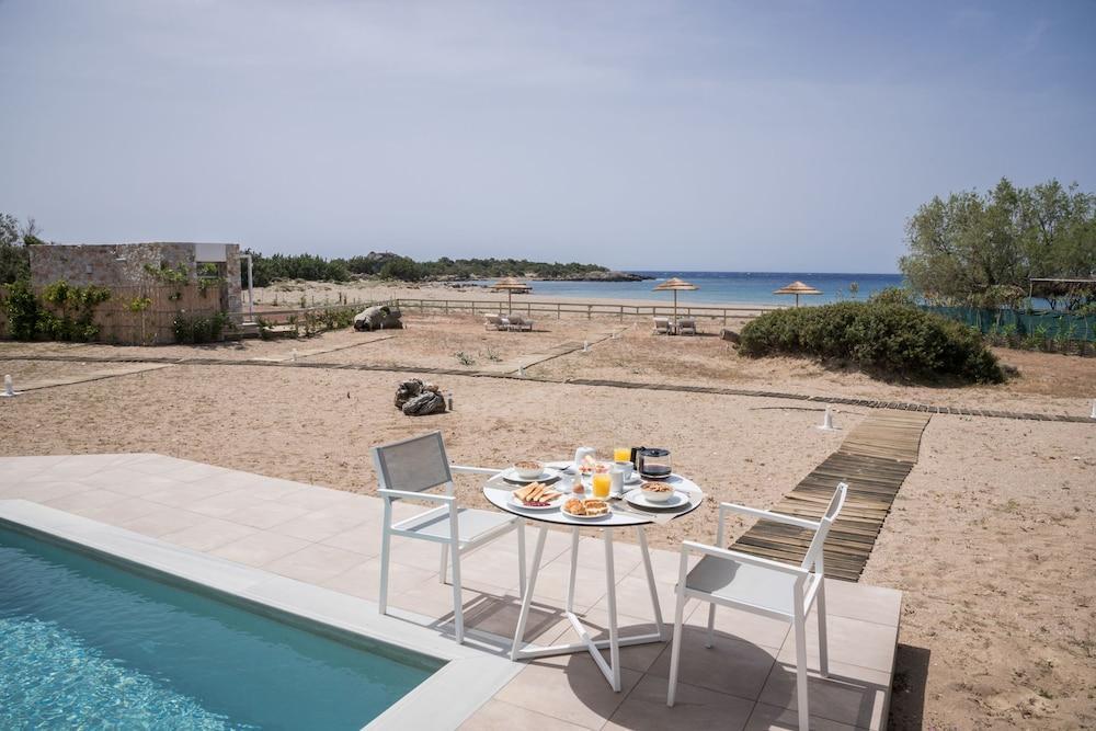 Cedar Bay Beachside Villas Palaiochora Exterior photo