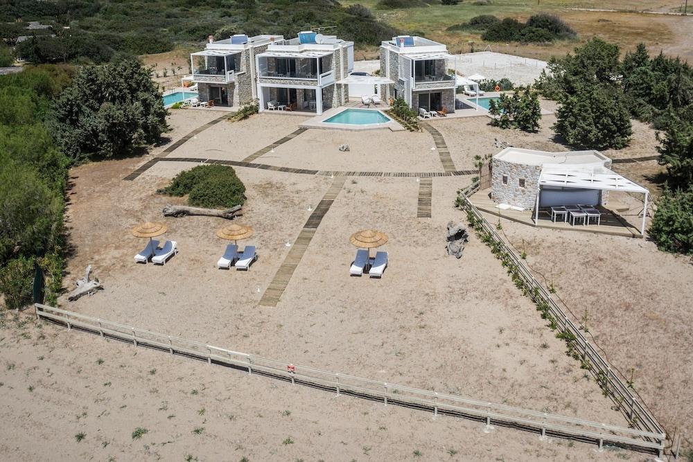 Cedar Bay Beachside Villas Palaiochora Exterior photo