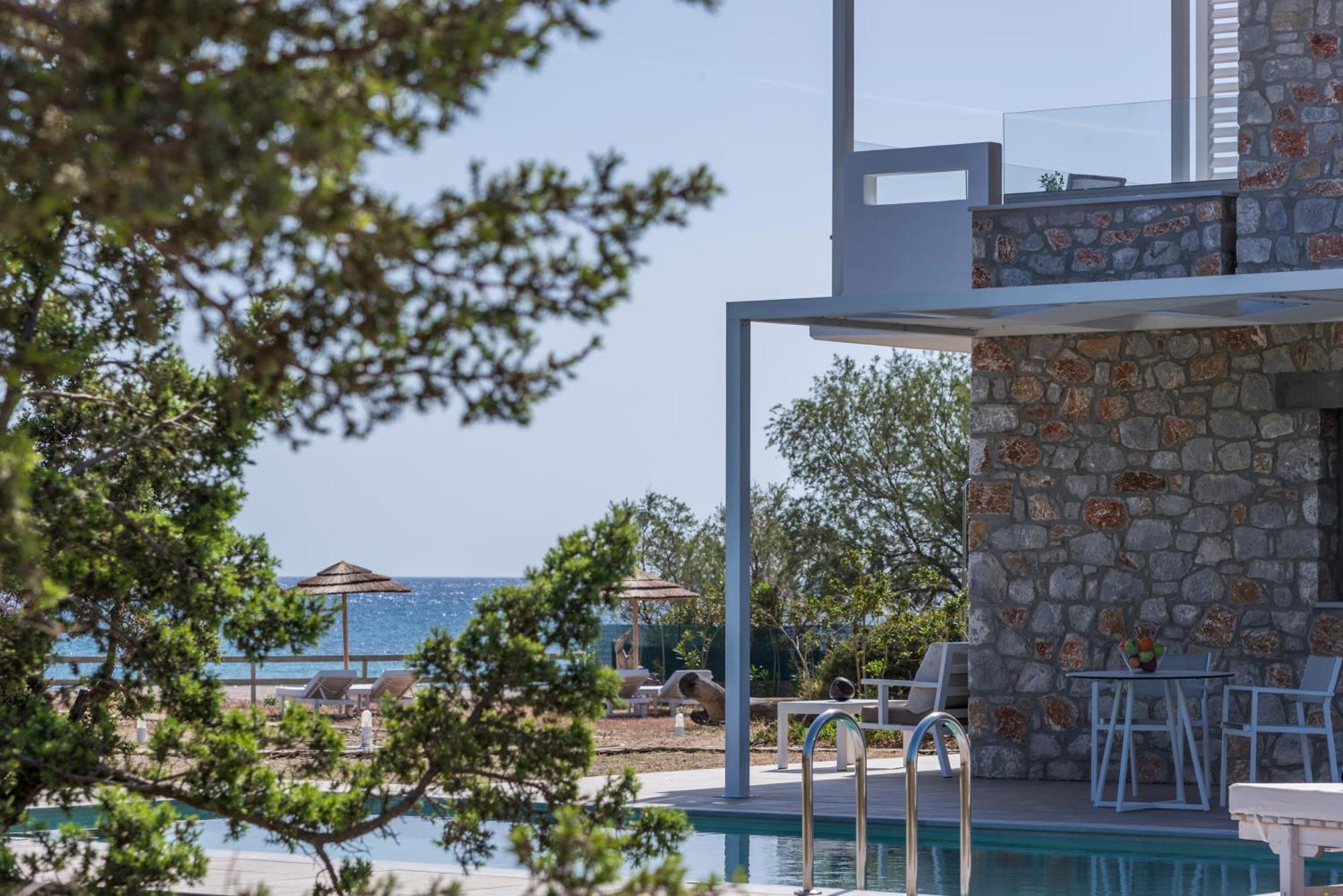 Cedar Bay Beachside Villas Palaiochora Exterior photo