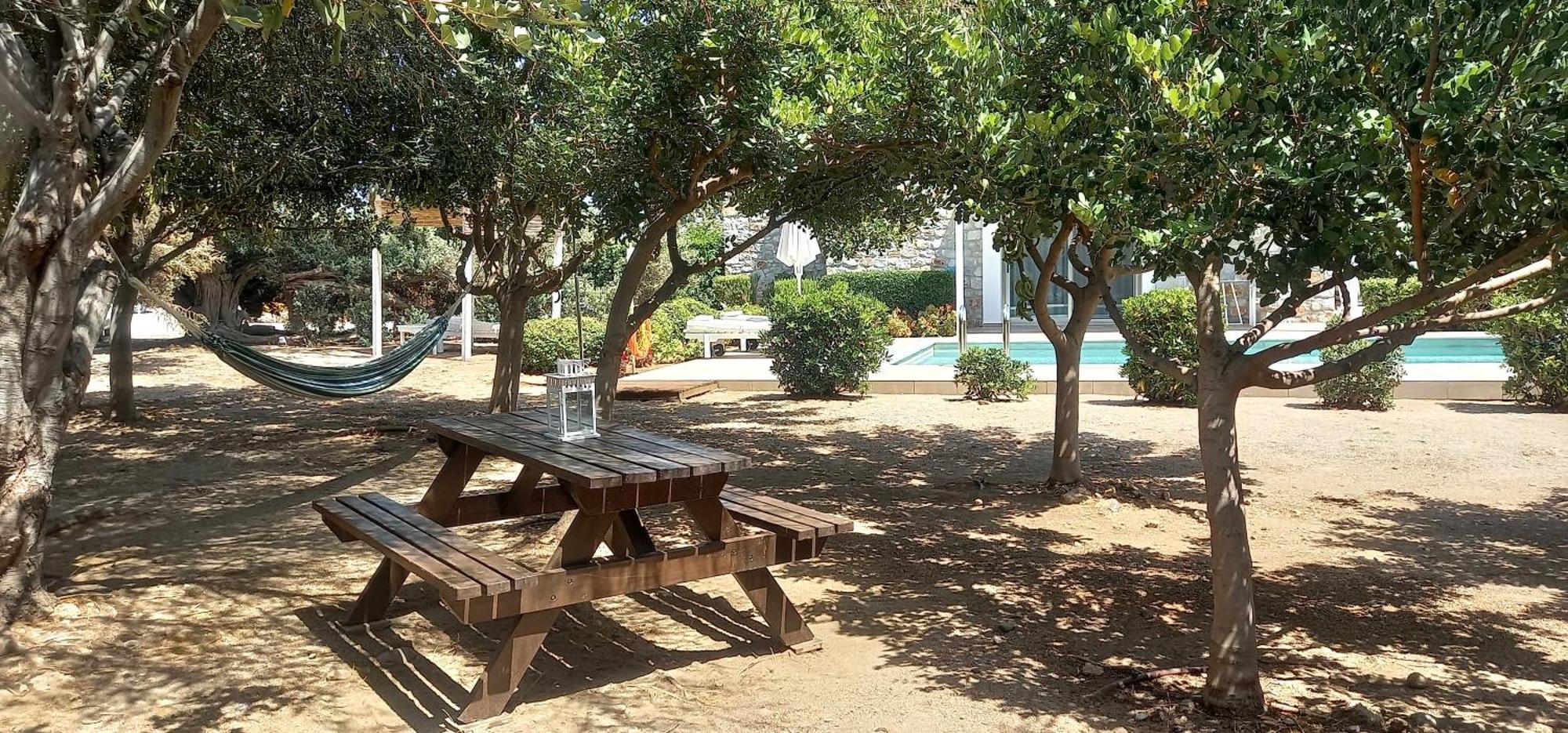 Cedar Bay Beachside Villas Palaiochora Exterior photo