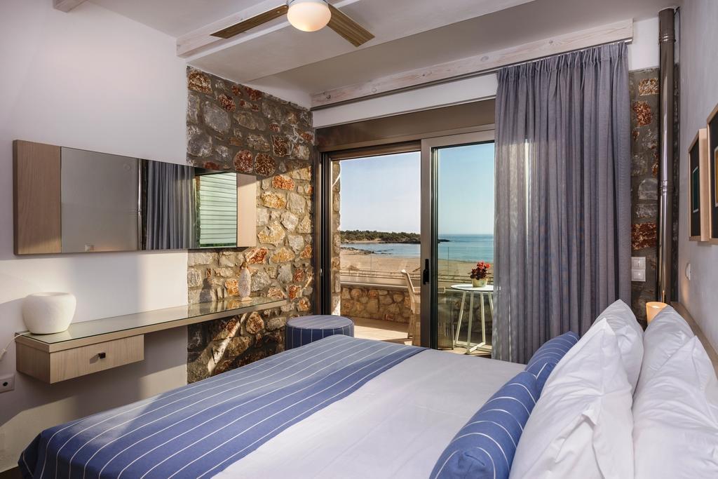 Cedar Bay Beachside Villas Palaiochora Exterior photo