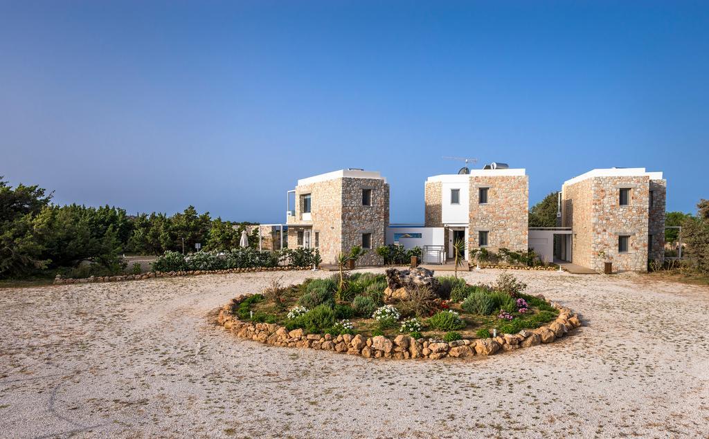 Cedar Bay Beachside Villas Palaiochora Exterior photo