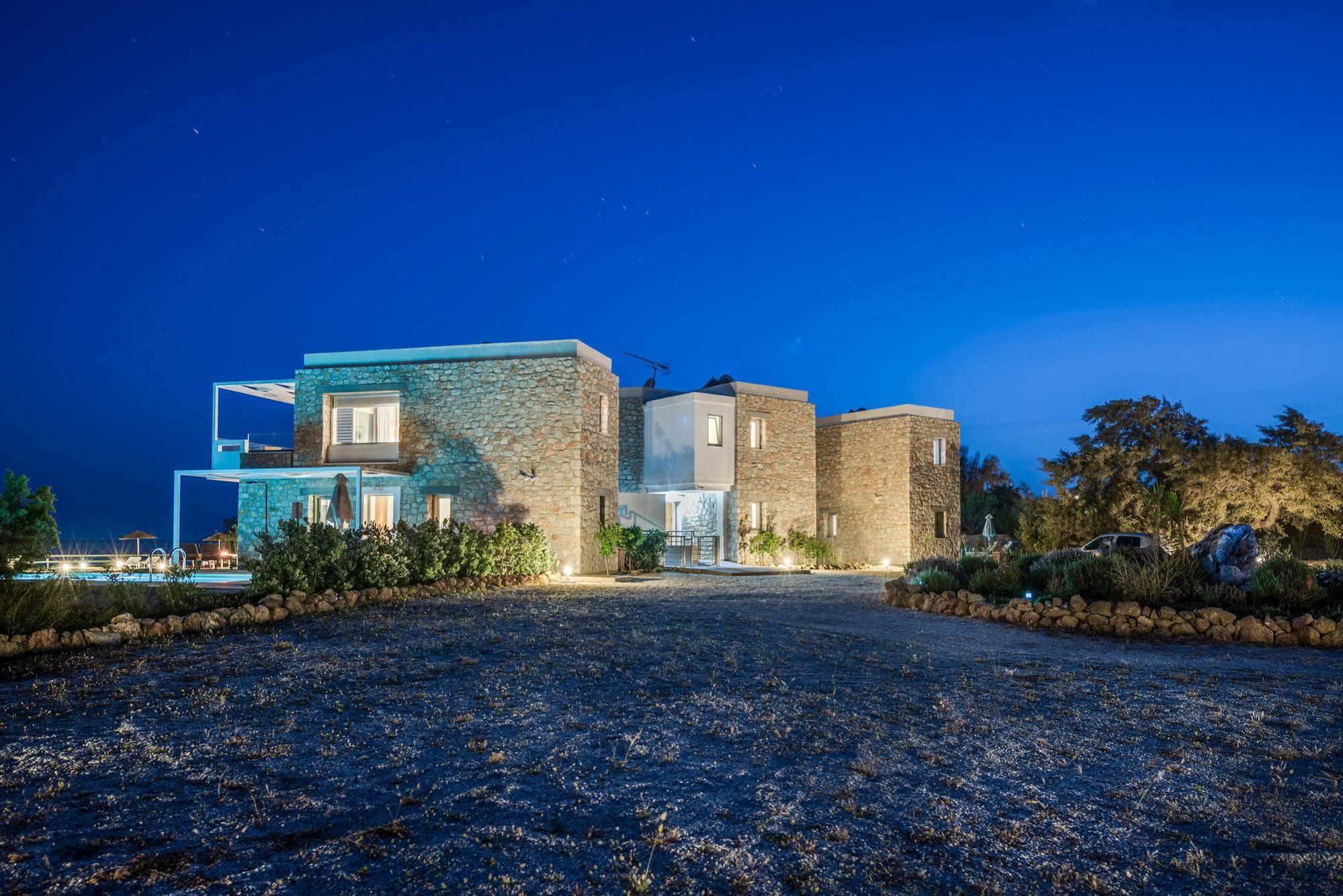 Cedar Bay Beachside Villas Palaiochora Exterior photo
